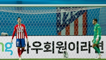 Seoul (Korea, Republic Of), 30/07/2023.- Atletico Madrid's Alvaro Morata (C) reacts during a soccer pre season friendly match between Manchester City vs Atletico Madrid at Sangam World Cup Stadium in Seoul, South Korea, 30 July 2023. (Futbol, Amistoso, Mundial de F¨²tbol, Corea del Sur, Se¨²l) EFE/EPA/JEON HEON-KYUN