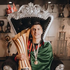 Ronaldo Cisneros, otro descarte de Chivas que brilla en Costa Rica