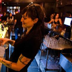 La distancia de 2 metros no es suficiente para evitar contagios en espacios interiores