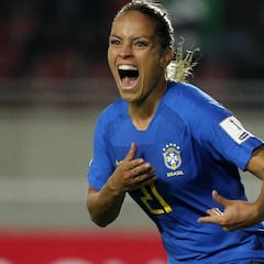 La exatlética Monica Hickmann, cerca de firmar con el Tacon