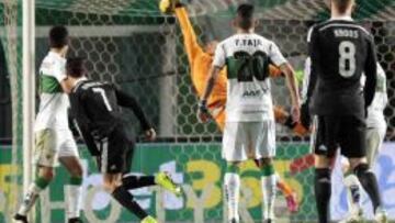 Demoledor. Cristiano ha hecho 15 de sus 30 goles ligueros lejos del Bernabéu. El último, al Elche.