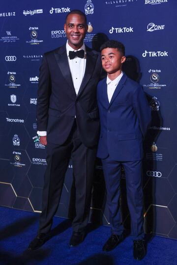 El exfutbolista holandés Patrick Kluivert posa antes de la gala de entrega de los premios Globe Soccer Awards 2021