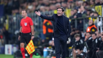 VILLARREAL, SPAIN - DECEMBER 10: Marcelino, Head Coach of Villarreal CF, reacts during the UEFA Champions League 2025/26 League Phase MD6 match between Villarreal CF and F.C. Copenhagen at Estadio de la Ceramica on December 10, 2025 in Villarreal, Spain. (Photo by Mateo Villalba Sanchez/Getty Images)