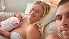 Tatiana Weston-Webb: surfista medallista de plata en París 2024 y, ahora, mamá