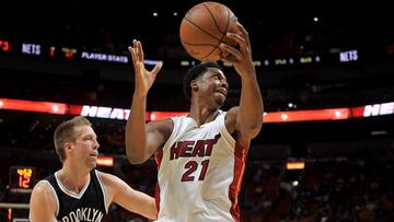 MIAMI, FL - OCTOBER 11: Hassan Whiteside #21 of the Miami Heatshoots over Justin Hamilton #41 of the Brooklyn Nets during a preseason game at American Airlines Arena on October 11, 2016 in Miami, Florida. NOTE TO USER: User expressly acknowledges and agrees that, by downloading and or using this photograph, User is consenting to the terms and conditions of the Getty Images License Agreement.   Mike Ehrmann/Getty Images/AFP
 == FOR NEWSPAPERS, INTERNET, TELCOS &amp; TELEVISION USE ONLY ==