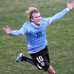 Lo mejor de Diego Forlán: una carrera repleta de golazos que han marcado a una generación