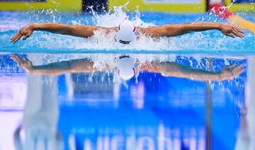 El luxemburgués Joao Soares Carneiro compite en una eliminatoria de la prueba individual masculina de 200
metros durante el Campeonato de Europa de natación que se disputa en Budapest. El fotógrafo ha llevado su trabajo
a la perfección al lograr una imagen simétrica entre el cuerpo del deportista y el agua.