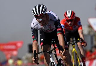 El UAE renueva a João Almeida hasta 2028