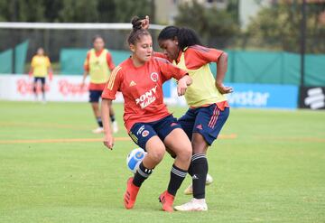 La Selección Colombia Femenina Sub 17 trabaja en Bogotá previo a su viaje a Uruguay, el próximo viernes 25 de febrero. El equipo nacional debutará en el Sudamericano ante Perú.