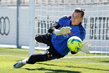 Lunin, en el entrenamiento de este sábado en Valdebebas.