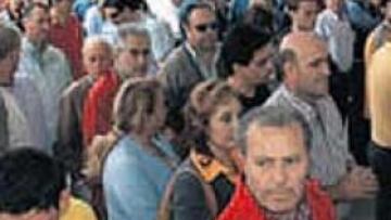 <b>EXPECTACIÓN. </b>Las colas en el Pizjuán fueron una constante ayer para ver el Sevilla-Osasuna.