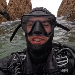 Muestra lo que ha encontrado al hacer buceo y es aterradoramente bello