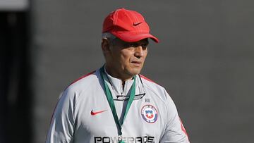 El DT de la Roja se reunió con 11 jugadores durante 10 días y aprovechó de ver seis duelos en los que jugadores chilenos participaron.