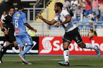 Jean Beausejour celebra el segundo gol de los albos.