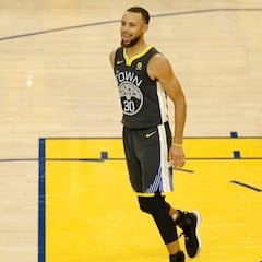 La magia de Curry (¡9 triples!) rompe a los Cavs: 2-0 Warriors
