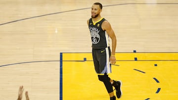OAKLAND, CA - JUNE 03: Stephen Curry #30 of the Golden State Warriors reacts against the Cleveland Cavaliers during the fourth quarter in Game 2 of the 2018 NBA Finals at ORACLE Arena on June 3, 2018 in Oakland, California. NOTE TO USER: User expressly acknowledges and agrees that, by downloading and or using this photograph, User is consenting to the terms and conditions of the Getty Images License Agreement.   Lachlan Cunningham/Getty Images/AFP
 == FOR NEWSPAPERS, INTERNET, TELCOS &amp; TELEVISION USE ONLY ==