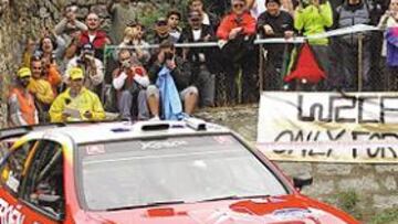 <b>TOCA REMONTADA. </b>Tras la primera etapa, Carlos Sainz marcha por detrás de los Ford y deberá remontar hoy.