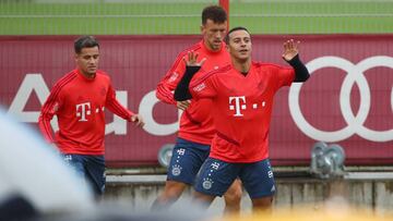 Soccer Football - Bayern Munich Training - Saebener Strasse, Munich, Germany - August 20, 2019   Bayern Munich&#039;s Thiago, Ivan Perisic and Philippe Coutinho during training   REUTERS/Michael Dalder