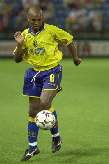 Uno de los mejores jugadores de su generación en esa demarcación. Llegó muy joven al Villarreal al truncarse el fichaje de Gilberto Silva, y hoy es el embajador del club. Un trabajador incansable, capaz de manejar un equipo defensiva y ofensivamente. Calidad para jugar y para llegar al área, y con un disparo bestial. Aragonés lo supo ver y se lo llevó para que fuera vital en la primera Eurocopa. Tercer jugador con más partidos en el club, con 363 encuentros.