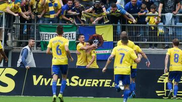 Los jugadores del C&aacute;did celebran el gol de Marcos Mauro ante el Sporting.