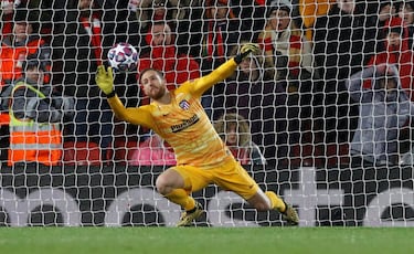 El meta esloveno del conjunto madrileño ha dejado su portería a cero en 15 ocasiones a lo largo de esta campaña. Ha participado en 37 encuentros en total: ha encajado 30 goles en los 22 encuentros donde recibió algún gol (una media de 1,36 goles por encuentro).