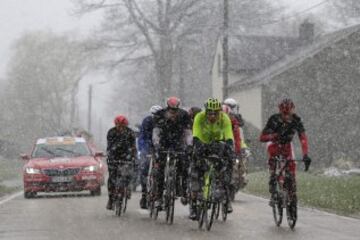 En 1919 la lluvia obliga a la neutralización, reanudándose dos horas más tarde. Cayó una lluvia torrencial sobre los 32 participantes, obligando a detener la carrera a mitad de camino. La carrera comenzó a las 8 de la mañana y terminó sobre las 17:30. El primero de los seis ciclistas que completaron la odisea se trató del belga León Devos.