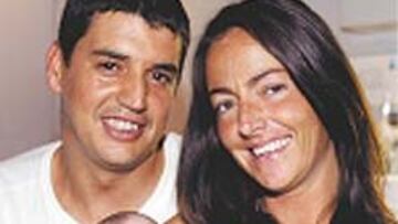 Rollán, con su mujer y su hija.