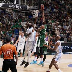 El Unicaja se pasea ante un Fuenlabrada en colapso