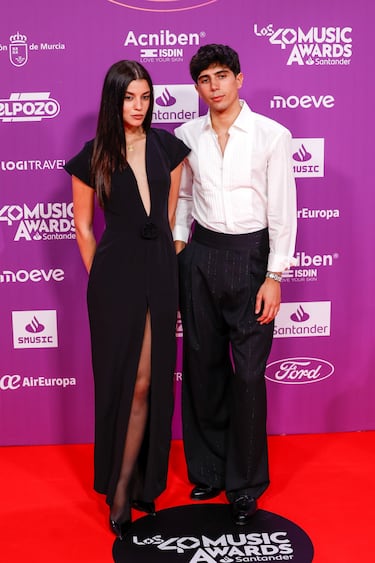 Mariang Maturana y Carlos Peguer posan en la alfombra roja. 