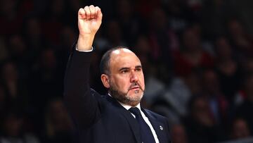 Real Madrid's head coach Chus Mateo gestures during the Euroleague Basketball match between Bayern Munich and Real Madrid in Munich, Germany, 09 January 2024.