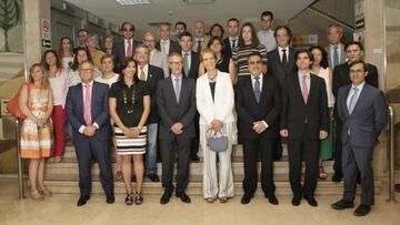 La Infanta Elena, el ministro de Cultura y Deporte, José Guirao, la secretaria de Estado para el Deporte, María José Rienda, y el presidente del Comité Paralímpico Español, Miguel Carballeda, posan en la foto de familia tras la Asamblea General Ordinaria del Comité Paralímpico Español.