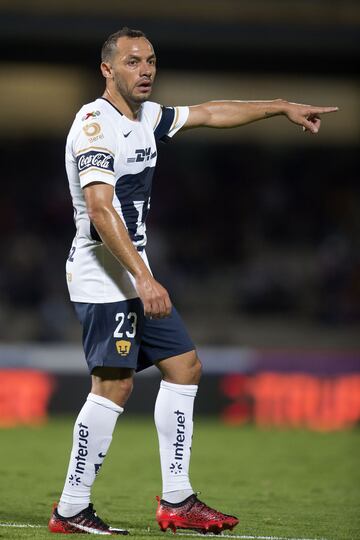 Estuvo cerca de un año con los Pumas, en ese tiempo logró ganarse a la afición y se adueñó del mediocampo.