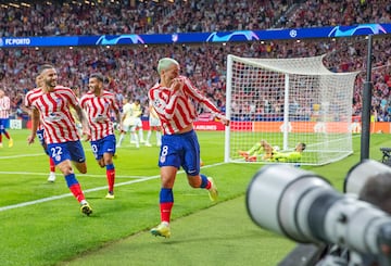 Griezmann celebrando su gol que le da la victoria del partido al Atlético de Madrid.