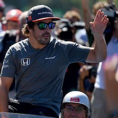 Bernie Ecclestone dice que Alonso seguirá en McLaren