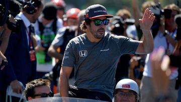 Bernie Ecclestone confirma que Alonso seguirá en McLaren