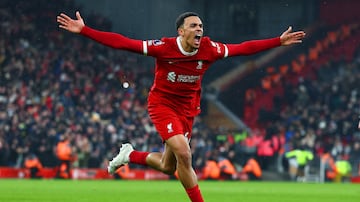 Trent Alexander-Arnold celebra un gol.