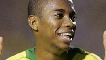 <B>TITULAR.</B> La ausencia de Ronaldo permitió a Robinho ser titular y el delantero del Santos aprovechó la oportunidad.