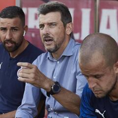 Unzué mantiene a la 'vieja guardia' sobre el campo