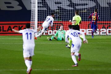 Kike García marca el 0-1 para el Eibar. 