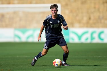 Edad: 19 | Posición: Defensa central | Valor de mercado: 500 mil €