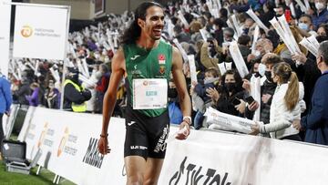 El atleta español Mo Katir, tras ganar la San Silvestre Vallecana 2021.