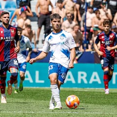 Aarón Martín seguirá en la liga española con el Mirandés