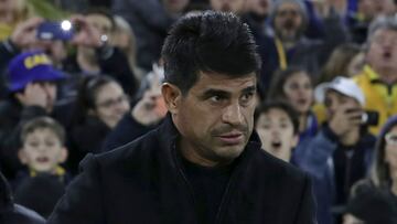 Boca Juniors' team coach Hugo Ibarra enters the field before their Argentine Professional Football League Tournament 2022 match against Rosario Central at La Bombonera stadium in Buenos Aires, on August 17, 2022. (Photo by ALEJANDRO PAGNI / AFP)