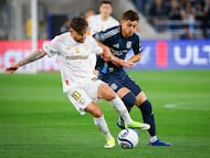SAN DIEGO, CALIFORNIA - MARCH 11: Jes�s Angulo #10 of Toluca and David Vazquez #19 of San Diego FC battle for control of the ball during the match between San Diego FC and Toluca at Snapdragon Stadium on March 11, 2026 in San Diego, California. Meg McLaughlin/Getty Images/AFP (Photo by Meg McLaughlin / GETTY IMAGES NORTH AMERICA / Getty Images via AFP)