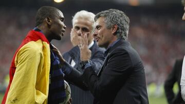 Eto&#039;o y Mourinho tras ganar la Champions con el Inter