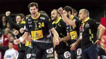 España, eufórica, vuelve a depender de ella misma para estar en las semifinales.