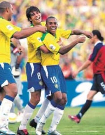 4 de septiembre 2005: En la fecha 16 de las Clasificatorias rumbo a Alemania 2006, Brasil vapuleó por 5 tantos a 0 a La Roja, en un primer tiempo en el cual la 'verdeamarelha' se fue 4 a 0 arriba. Los goles de aquel partido fueron anotados por Juan (11'), Robinho (21'), y Adriano en 3 oportunidades (27', 29', y 90+2')