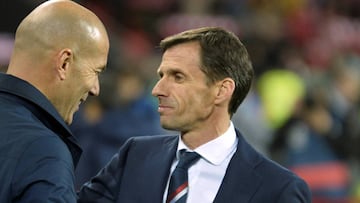 Soccer Football - La Liga Santander - Athletic Bilbao vs Real Madrid - San Mames, Bilbao, Spain - December 2, 2017   Real Madrid coach Zinedine Zidane with Athletic Bilbao coach Jose Angel Ziganda    REUTERS/Vincent West