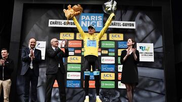 New overall leader Astana team Spanish rider Luis Leon Sanchez celebrates on the podium after the third stage of the Paris - Nice cycling race between Bourges and Chatel-Guyon on March 6, 2018 in Chatel-Guyon.  / AFP PHOTO / JEFF PACHOUD