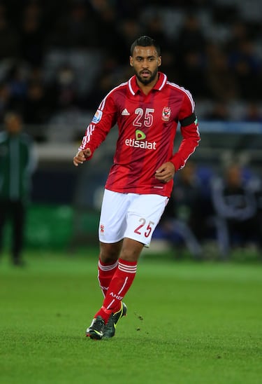 Ashour jugó 15 temporadas con el AL-Ahly y debutó en el Mundial de Clubes en la temporada 2005/2006 . A lo largo de su carrera ha jugado hasta en 5 ediciones, todas con el conjunto egipcio, siendo su última aparición en la temporada 13/14.